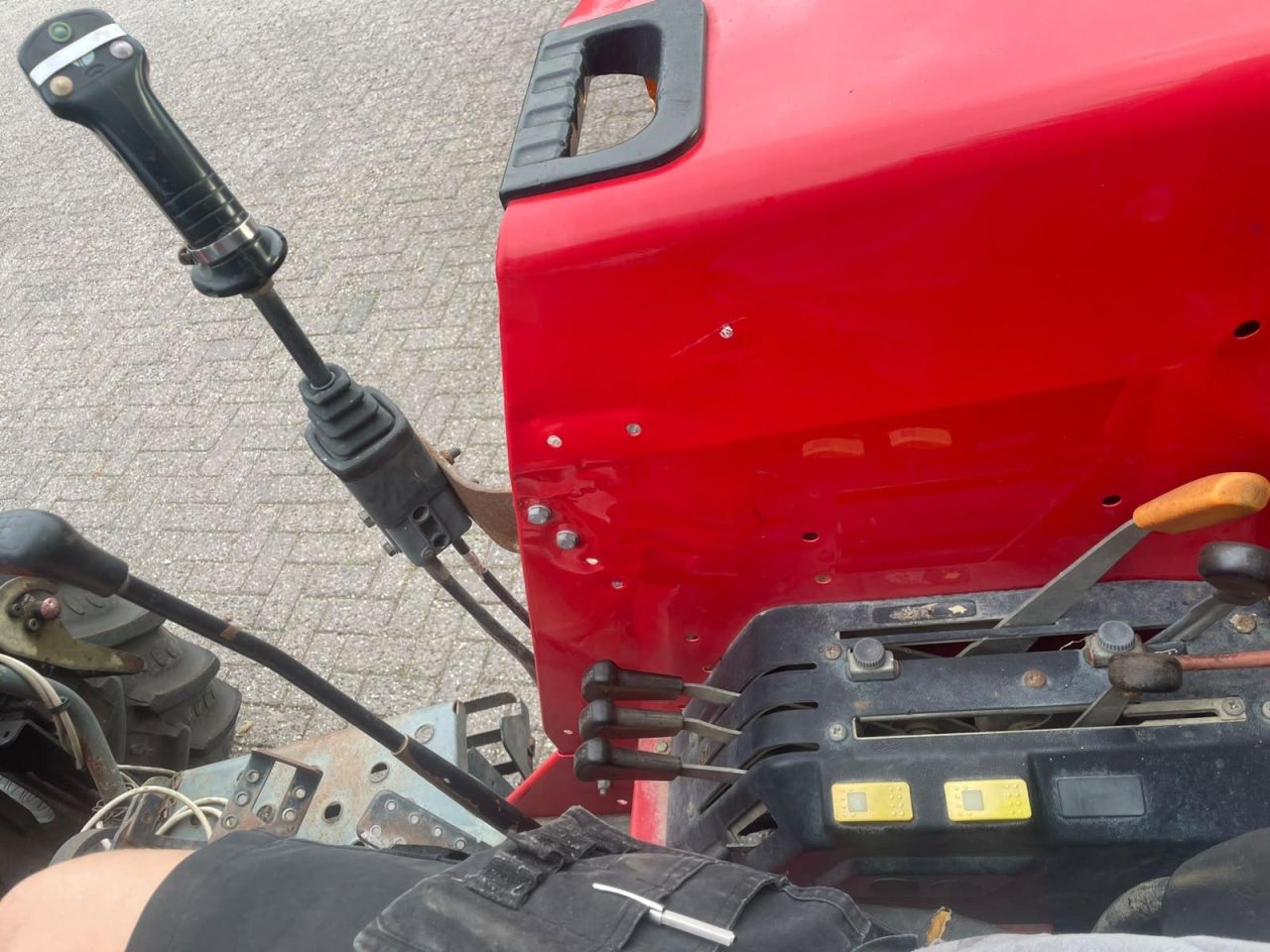 Massey Ferguson 4235