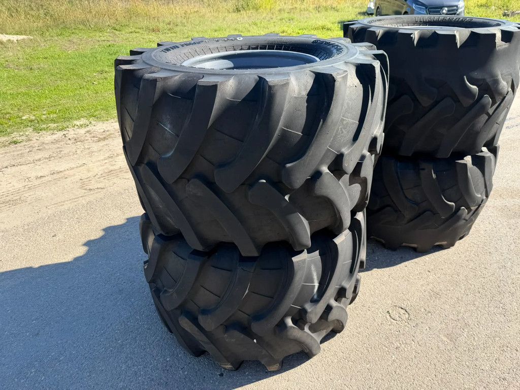 Trelleborg 650 45 22.5 Kraan graafmachine banden 650/45-22.5 met velg Ballonbanden setprijs