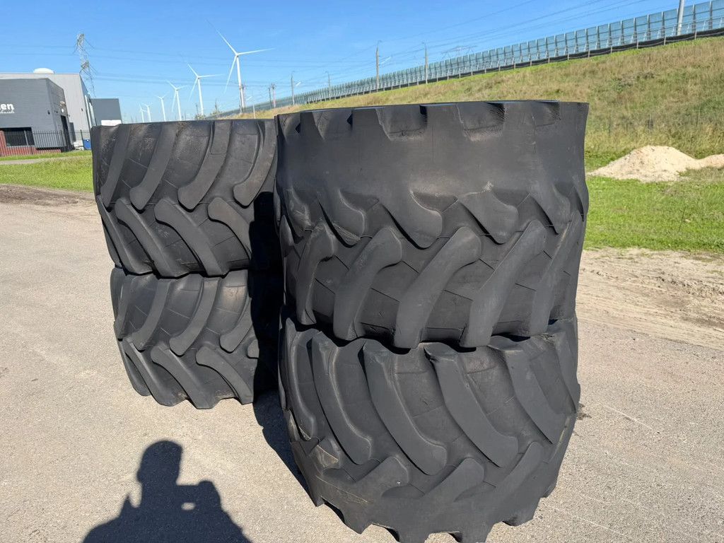 Trelleborg 650 45 22.5 Kraan graafmachine banden 650/45-22.5 met velg Ballonbanden setprijs
