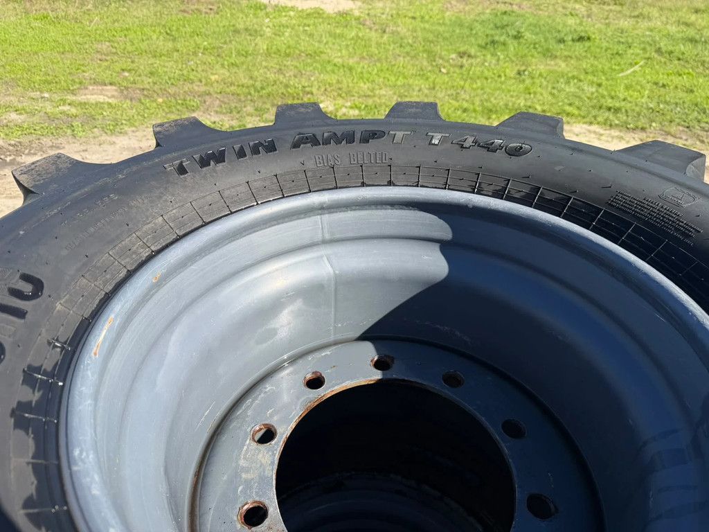 Trelleborg 650 45 22.5 Kraan graafmachine banden 650/45-22.5 met velg Ballonbanden setprijs