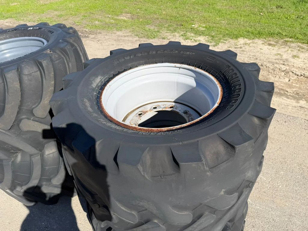 Trelleborg 650 45 22.5 Kraan graafmachine banden 650/45-22.5 met velg Ballonbanden setprijs