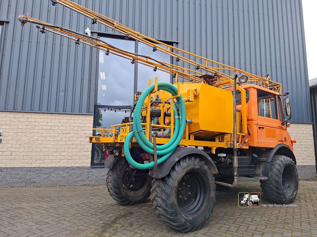 Mercedes-Benz Unimog 407