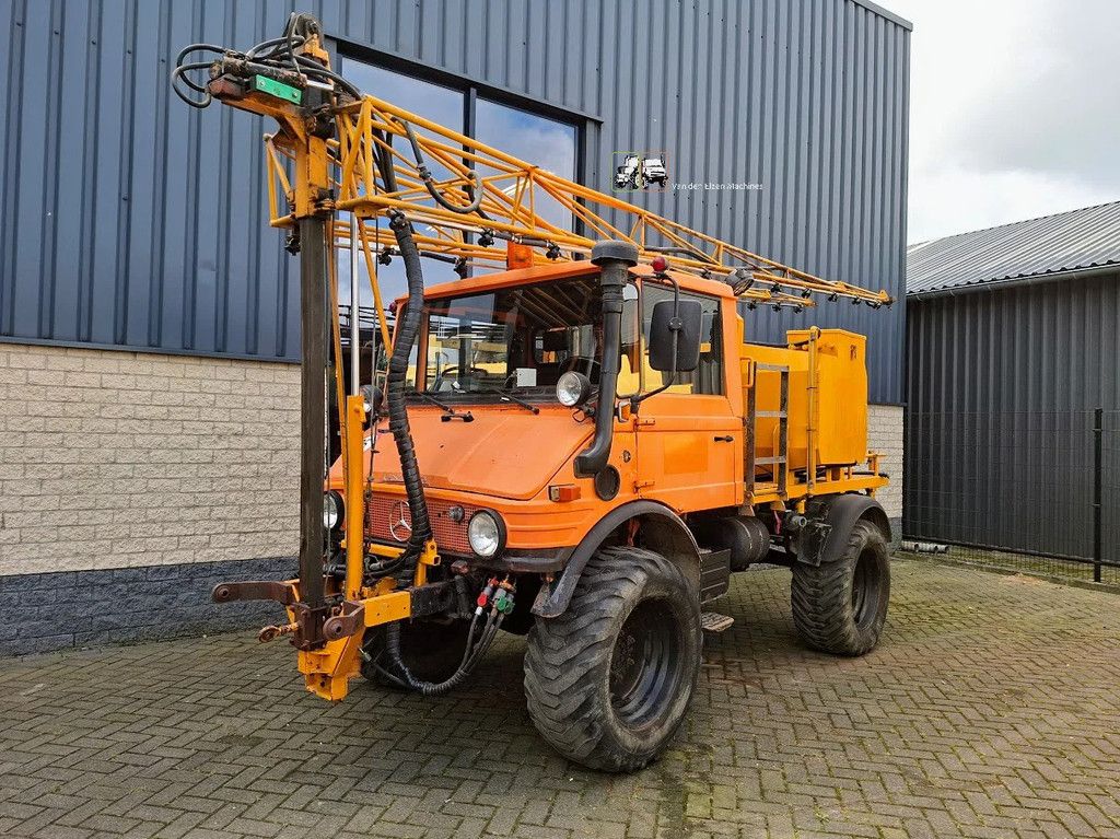 Mercedes-Benz Unimog 407