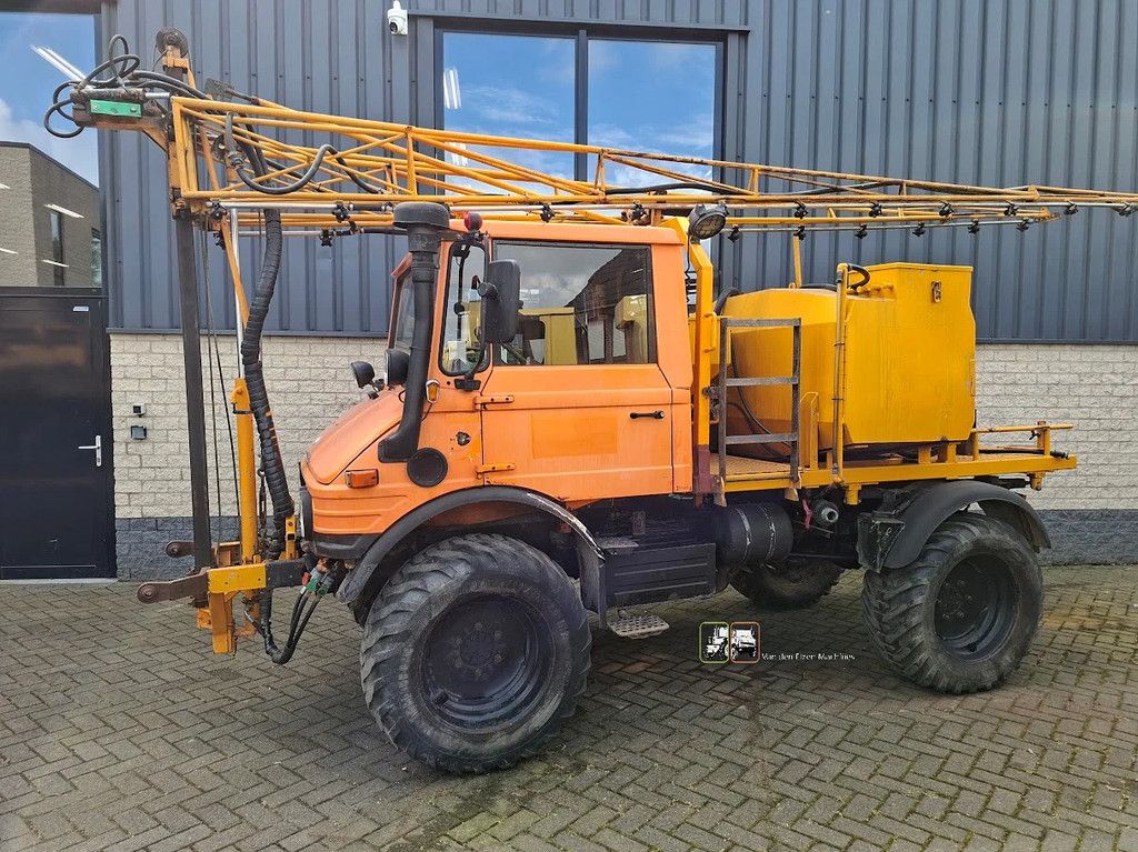Mercedes-Benz Unimog 407