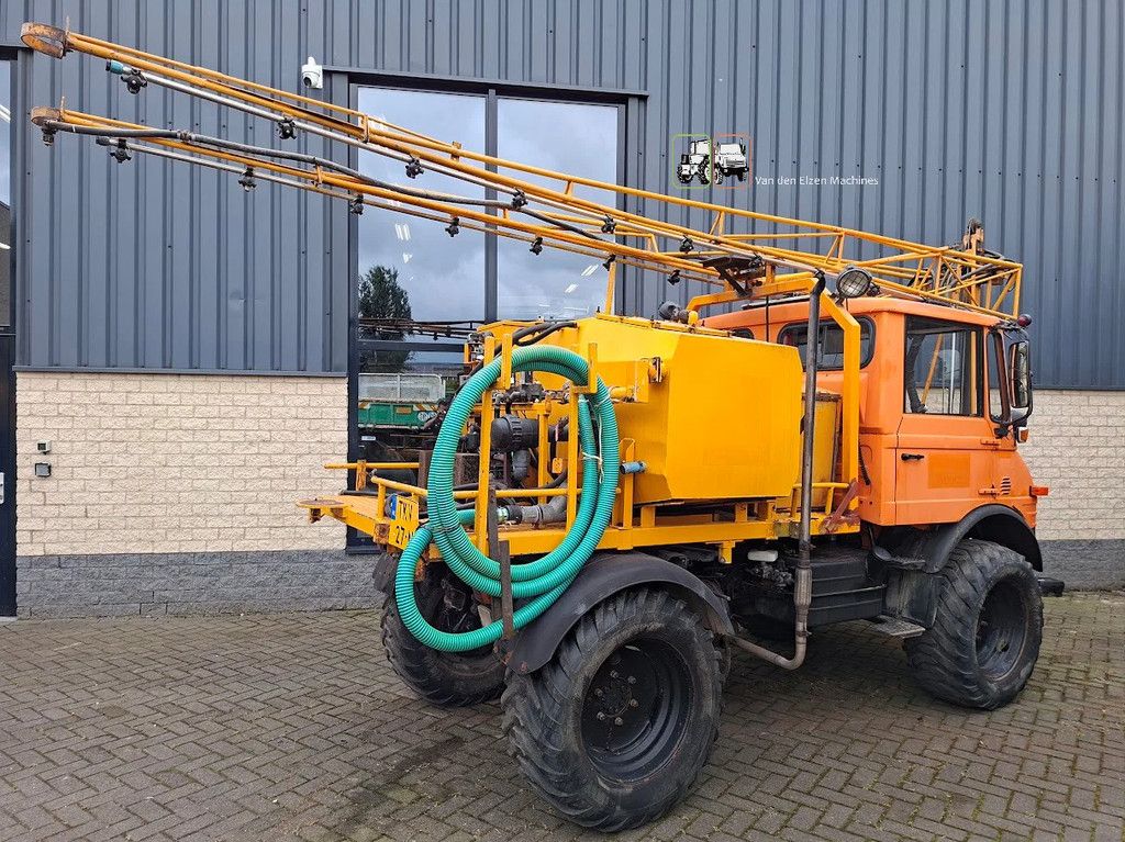 Mercedes-Benz Unimog 407