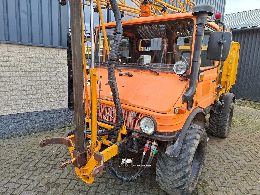 Mercedes-Benz Unimog 407