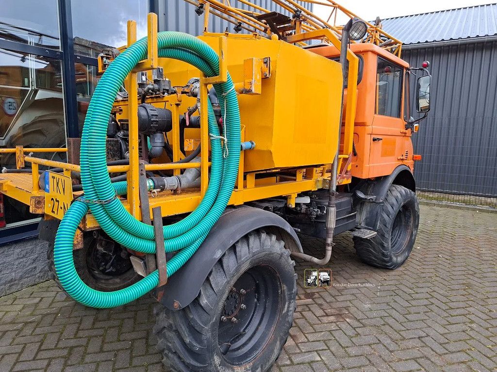 Mercedes-Benz Unimog 407