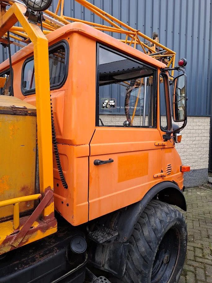 Mercedes-Benz Unimog 407