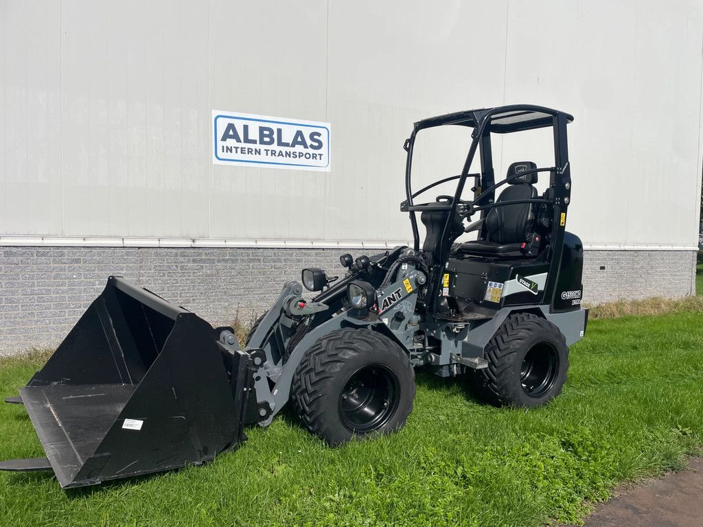 Giant G1500HD Xtra shovel loader