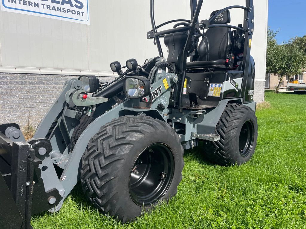 Giant G1500HD Xtra shovel loader