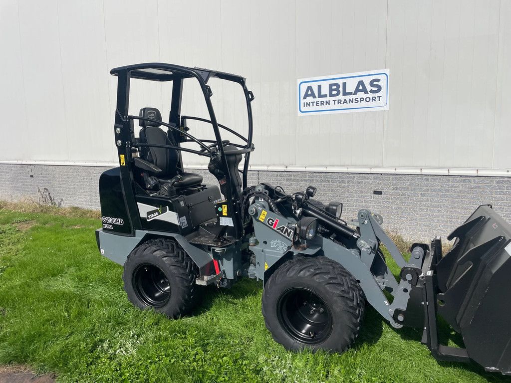 Giant G1500HD Xtra shovel loader