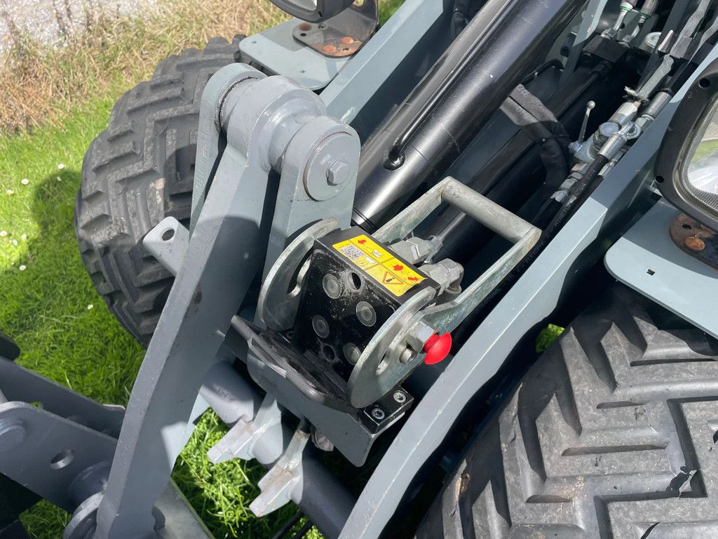 Giant G1500HD Xtra shovel loader