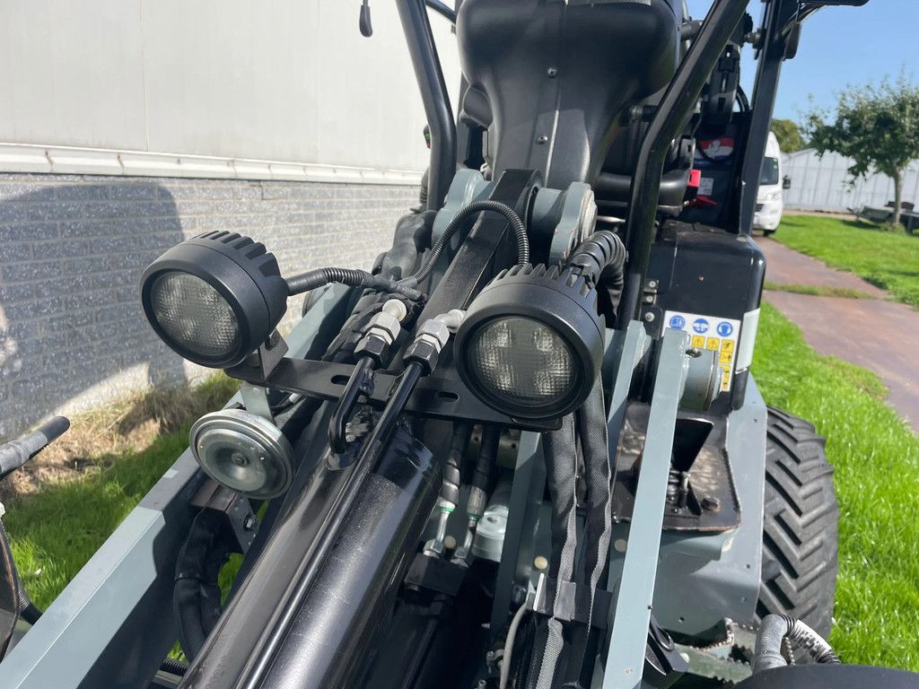 Giant G1500HD Xtra shovel loader