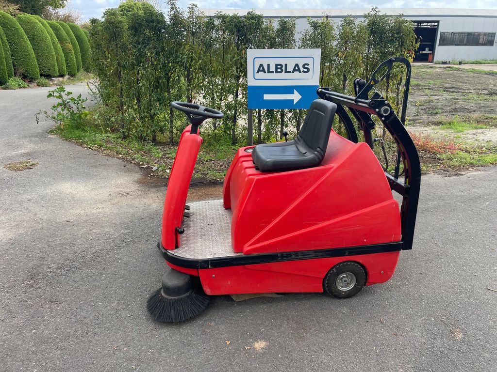 Meclean 1200 opzitveegmachine met hoogkiepbak