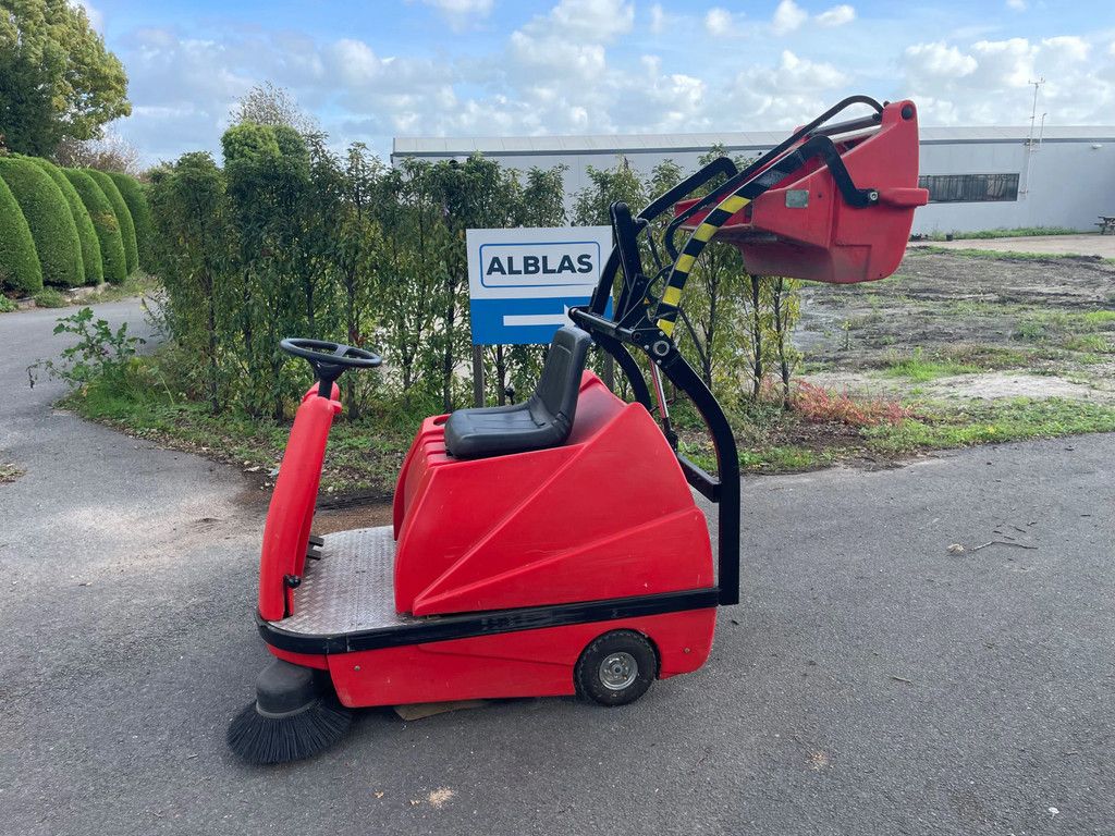 Meclean 1200 opzitveegmachine met hoogkiepbak