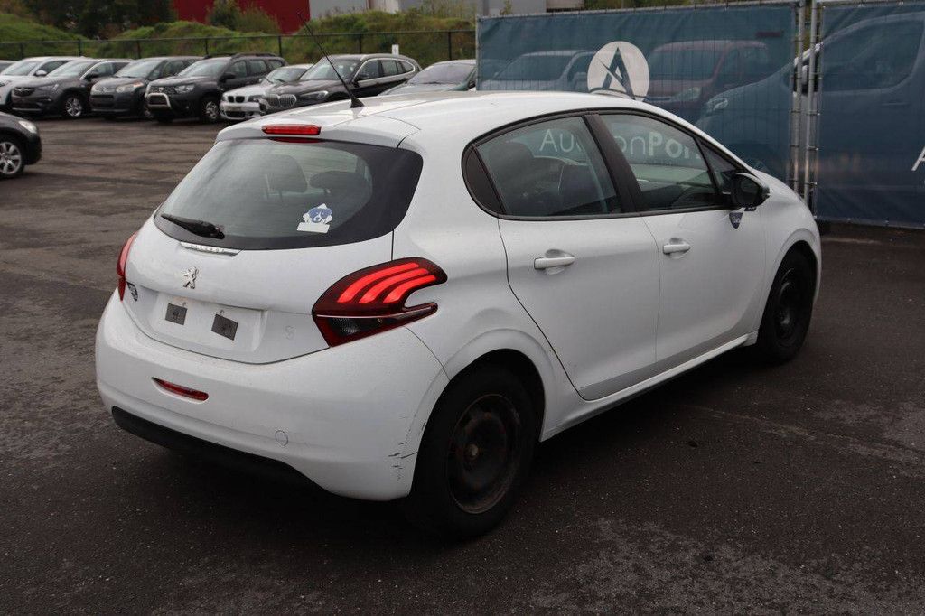 Passenger car Peugeot 208 Petrol 68hp 2017 (Margin)