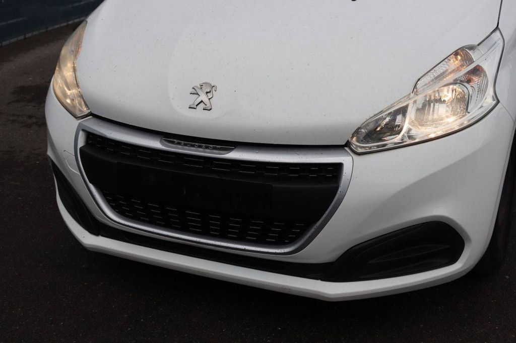 Passenger car Peugeot 208 Petrol 68hp 2017 (Margin)