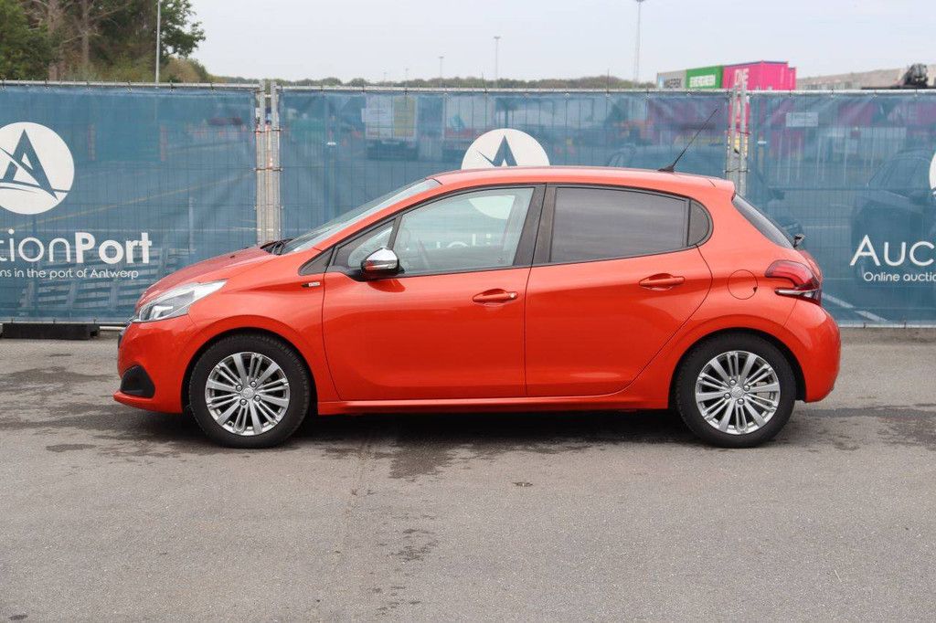 Passenger car Peugeot 208 Petrol 82hp 2017 (Margin)
