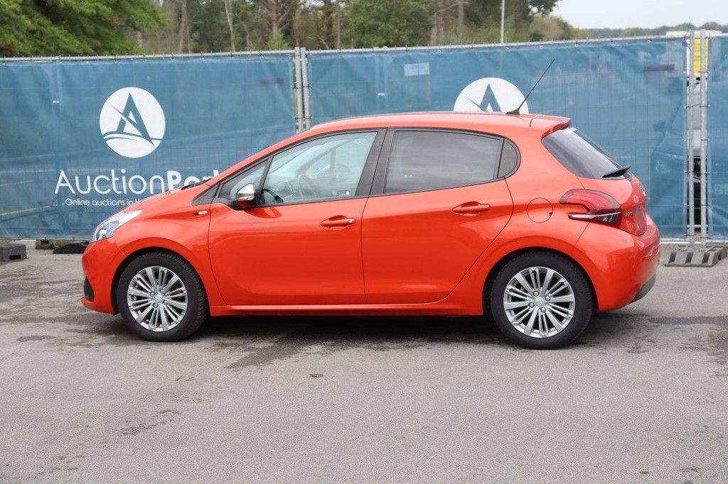 Passenger car Peugeot 208 Petrol 82hp 2017 (Margin)