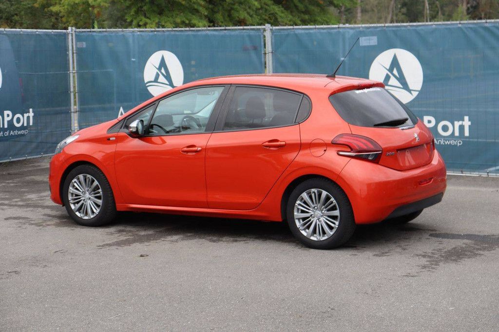 Passenger car Peugeot 208 Petrol 82hp 2017 (Margin)