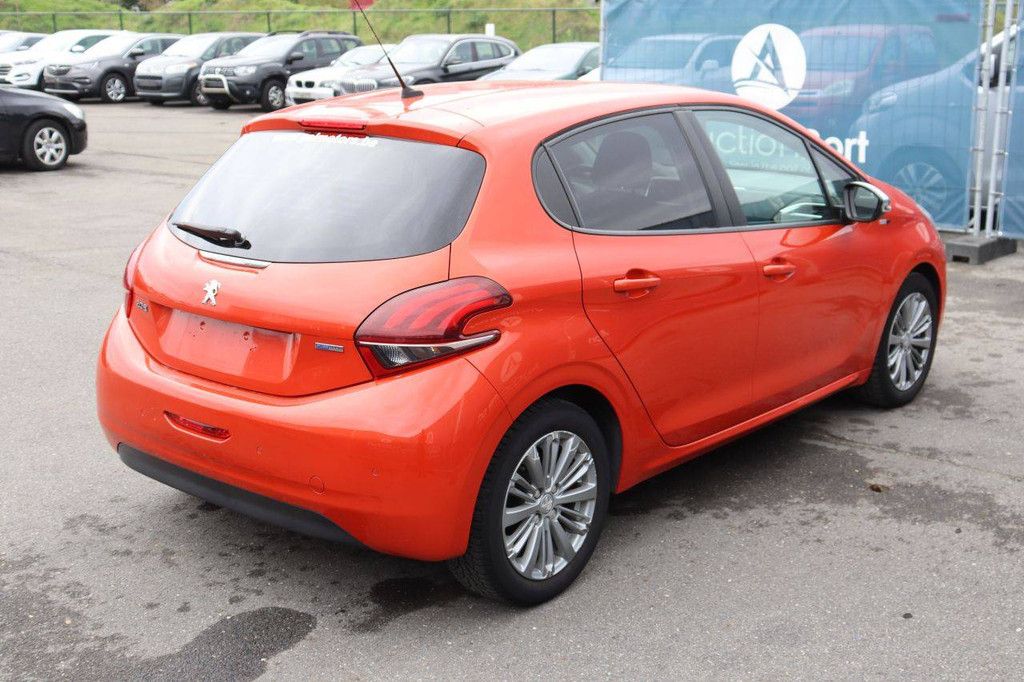 Passenger car Peugeot 208 Petrol 82hp 2017 (Margin)