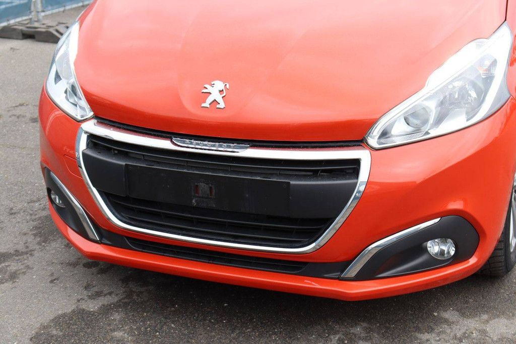 Passenger car Peugeot 208 Petrol 82hp 2017 (Margin)