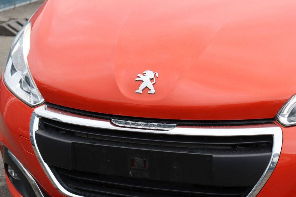 Passenger car Peugeot 208 Petrol 82hp 2017 (Margin)