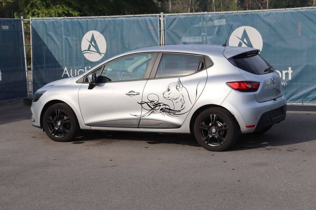 Passenger car Renault Clio Petrol 74hp 2018 (Margin)