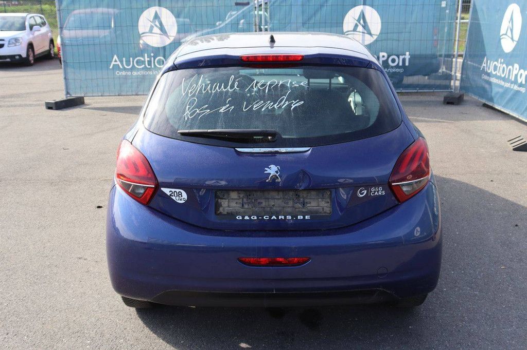 Passenger car Peugeot 208 Petrol 68hp 2016 (Margin)
