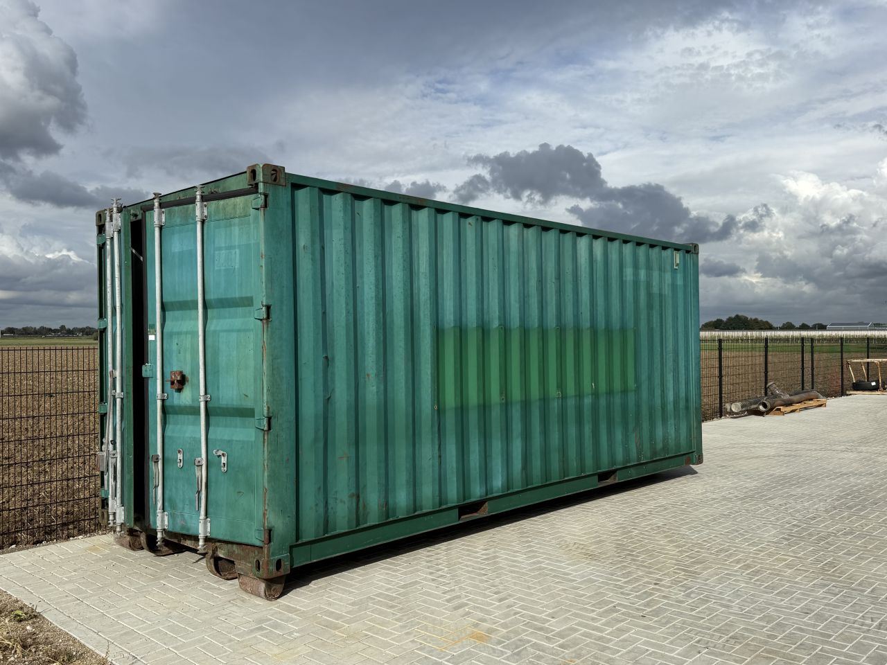 20ft zeecontainer met haakarm opname