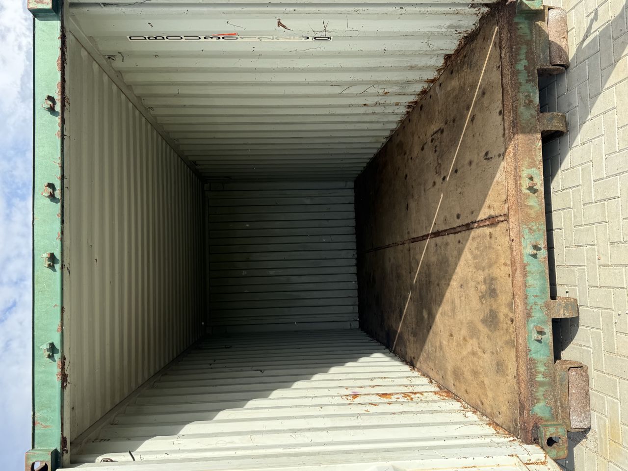 20ft zeecontainer met haakarm opname