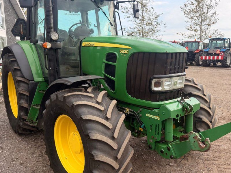 John Deere 6830 PREMIUM FRONTLIFT, TLS AFF. FORAKSEL