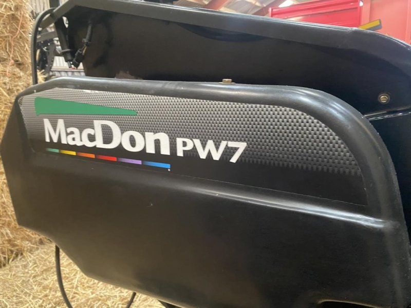 MacDon PW7