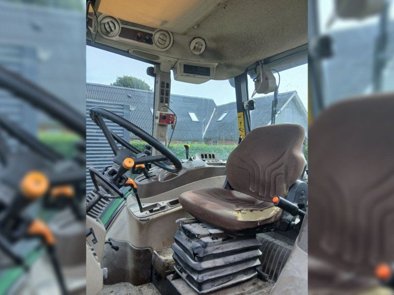 John Deere 5820