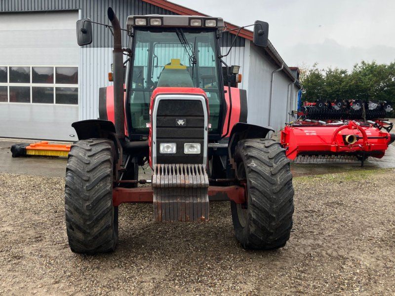 Massey Ferguson 8110