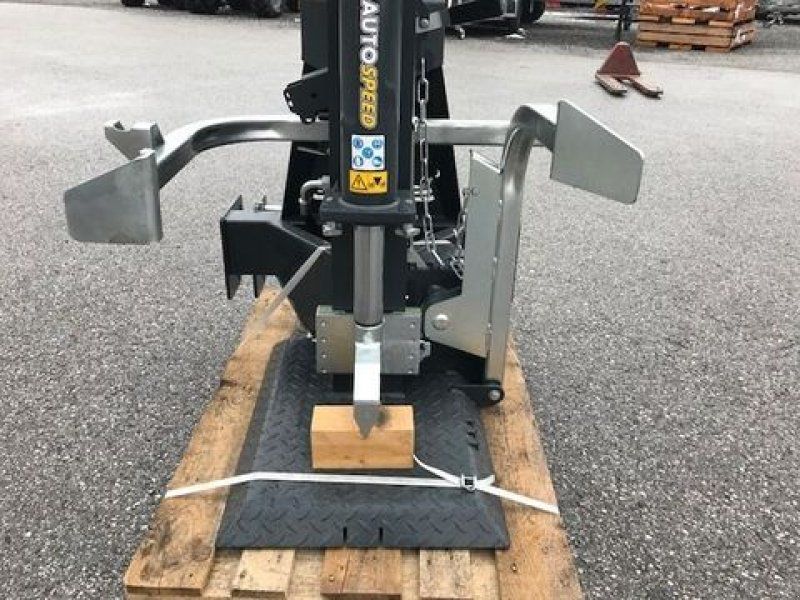 Uniforest Titanium 18CD Zapfwellenantrieb 16to