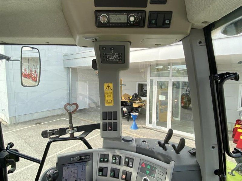 Claas Arion 520