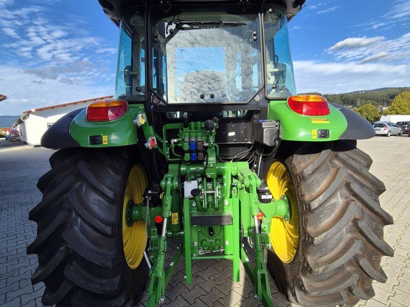 John Deere 5120M