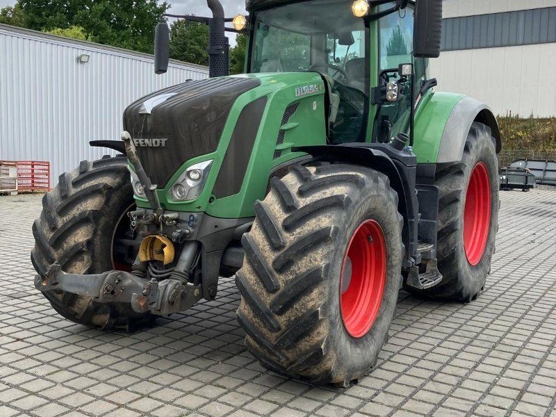 Fendt 826 mit Frontzapfwelle, Fronthydraulik, Hinterradgewichte