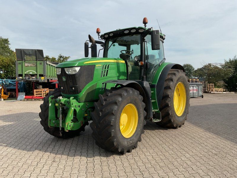John Deere 6215R