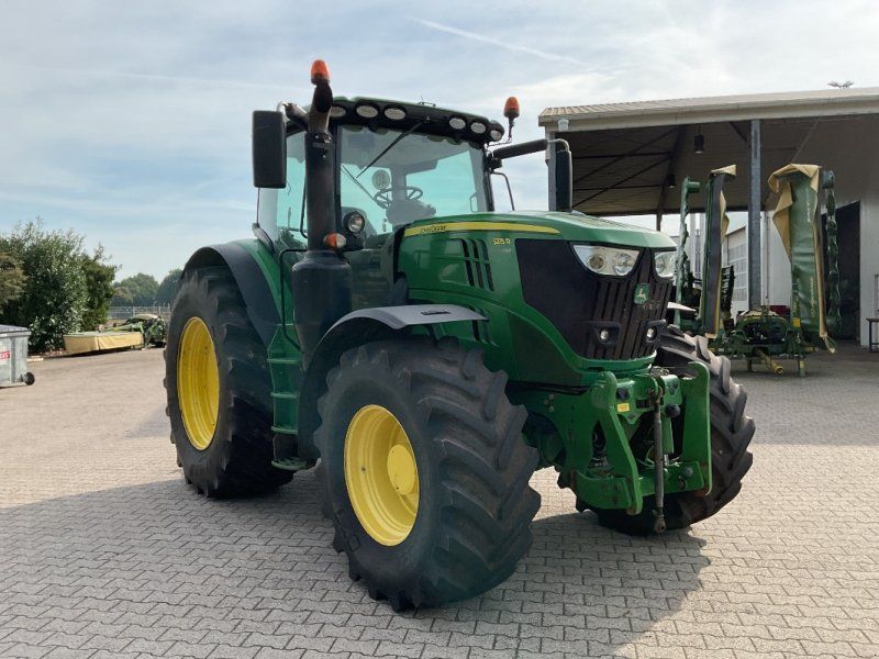 John Deere 6215R