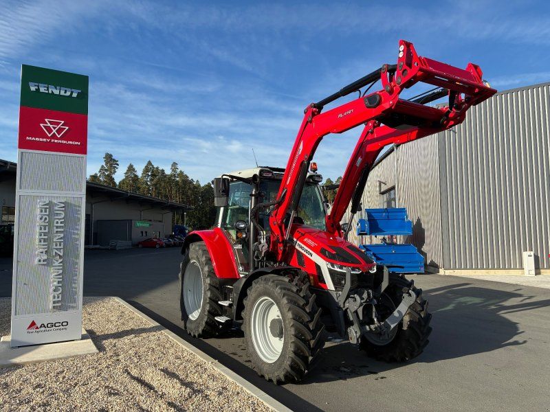 Massey Ferguson 5S.135