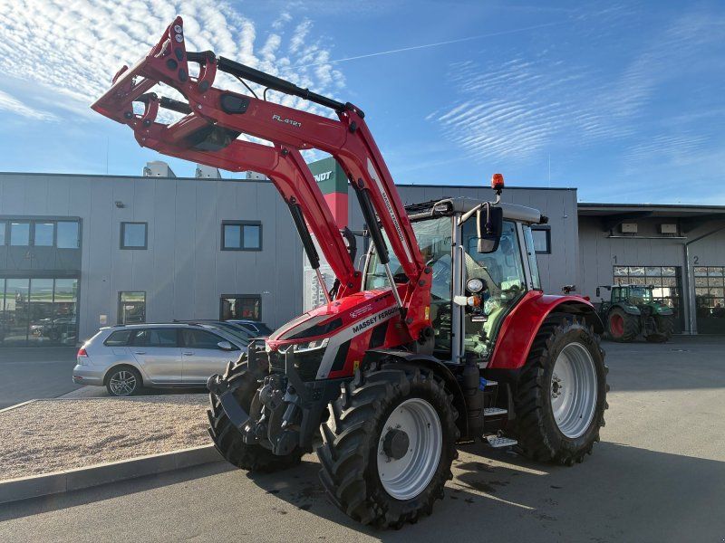 Massey Ferguson 5S.135