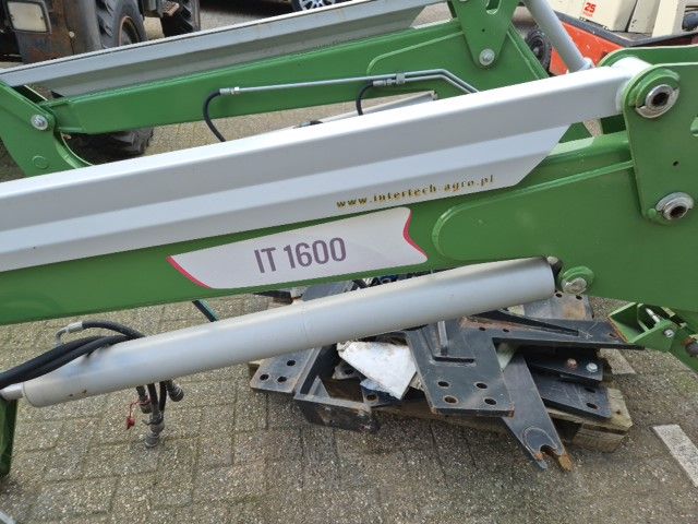 Z.g.a.n. InterTech IT1600 voorlader.