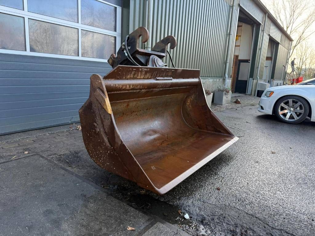 4 Different tiltbucket / kantelbak / Schwenklöffel