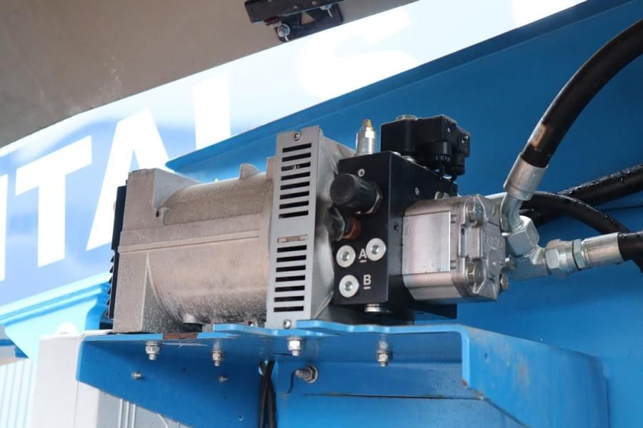 Genie S65XC Valid inspection, Diesel, 4x4 Drive, 21.8m W