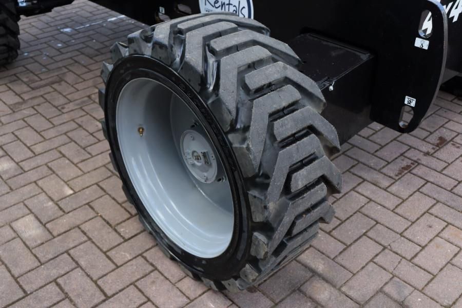 Genie S65XC Valid inspection, Diesel, 4x4 Drive, 21.8m W