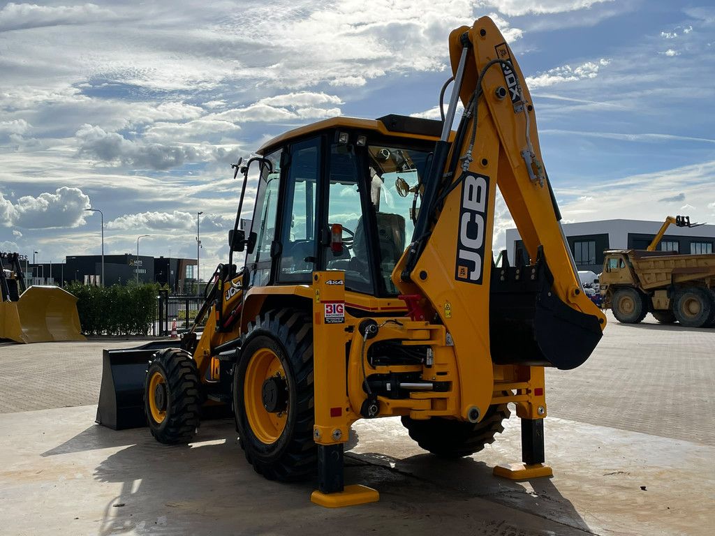 JCB 3DX 4WD hammerlines