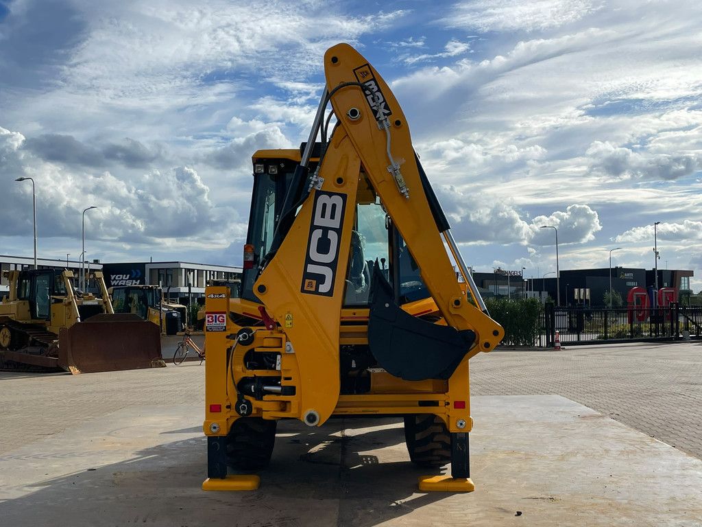 JCB 3DX 4WD hammerlines