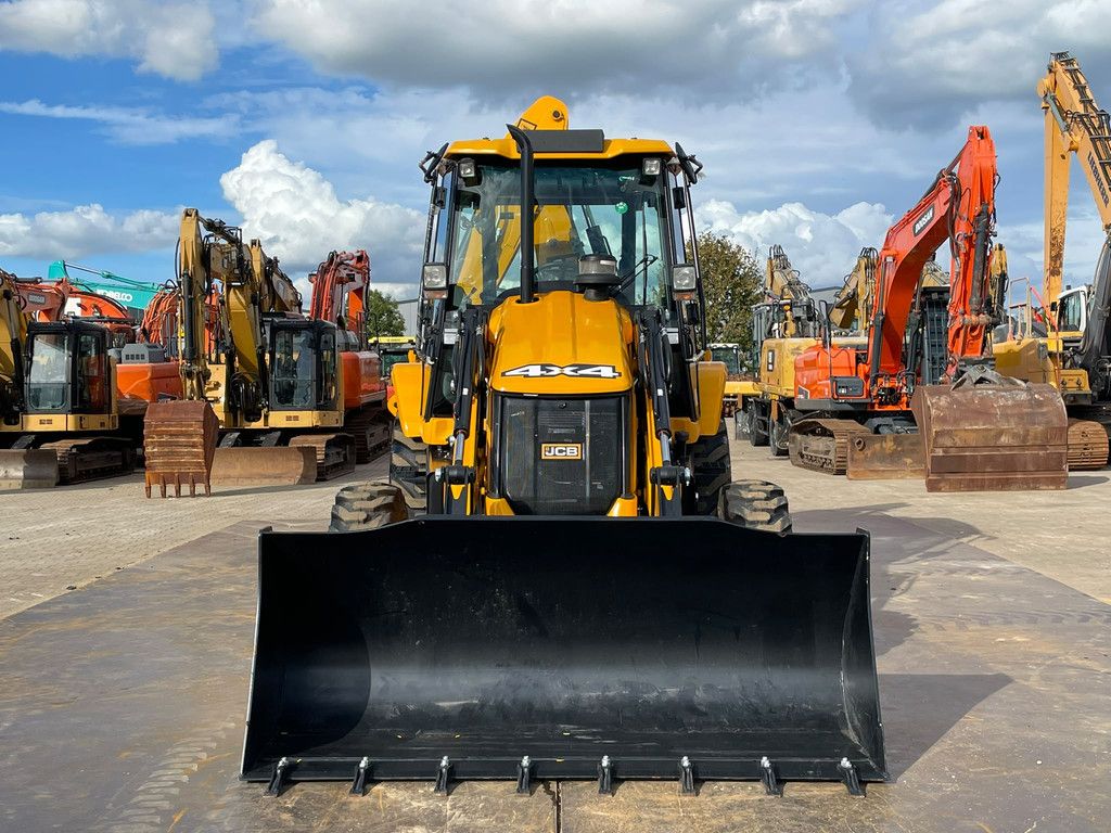 JCB 3DX 4WD hammerlines